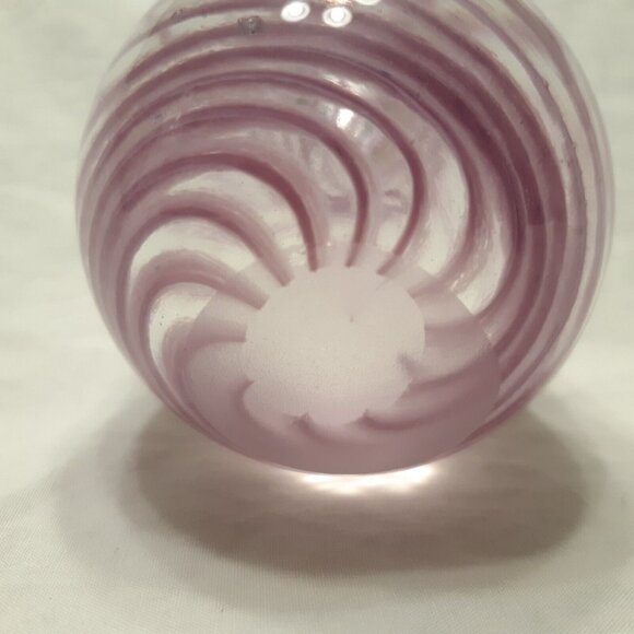 Vintage Paperweight Round Size Small Lavender Purple Swirl Bubble 2.5 in Tall - Picture 9 of 9